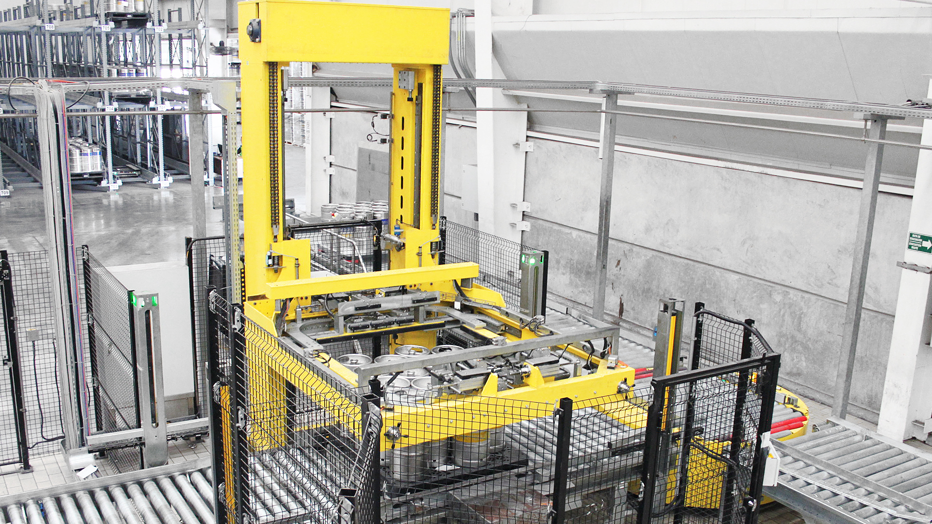 PALLET/KEG CENTERING DEVICES